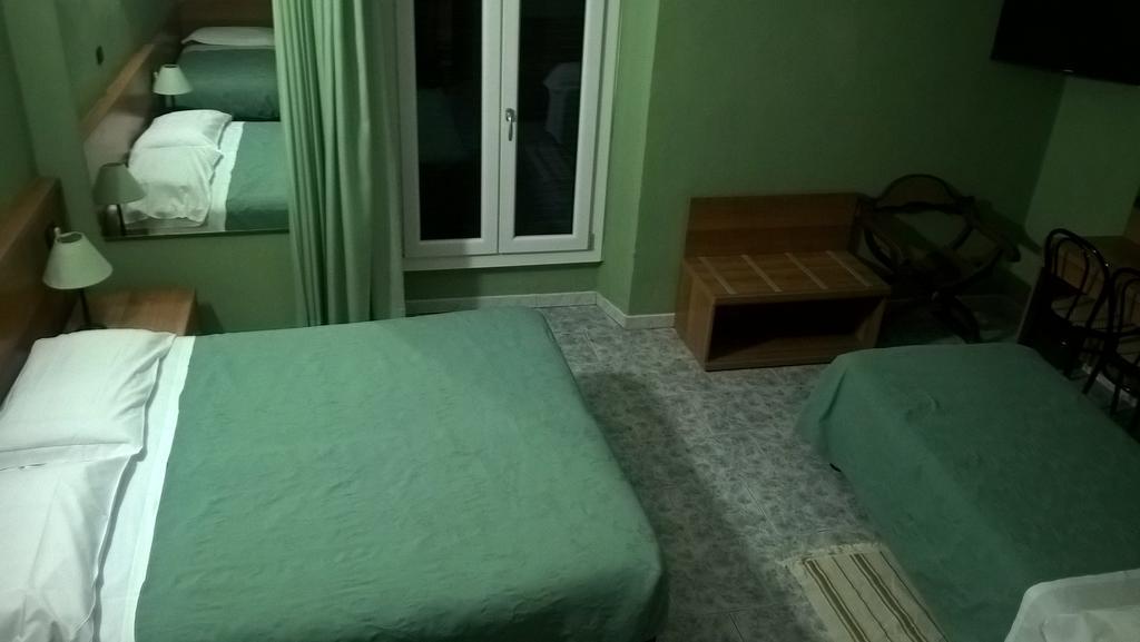 Hotel Del Sole Милано Стая снимка